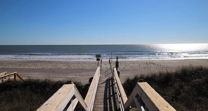 Adorable 5-bedroom cottage/duplex in quaint Topsail Beach! You get both units!