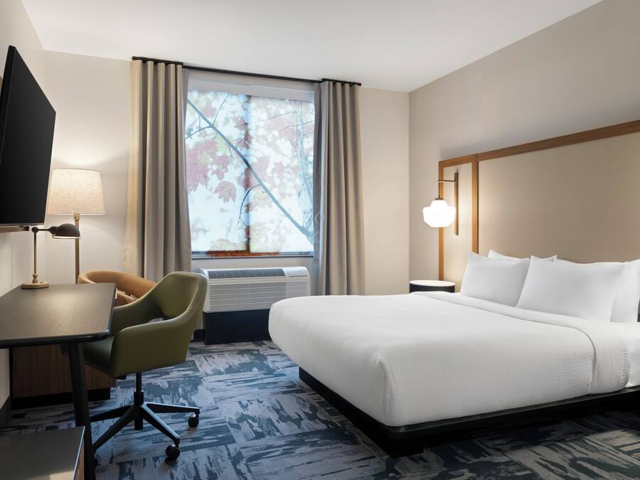 In-room safe, free WiFi, bed sheets