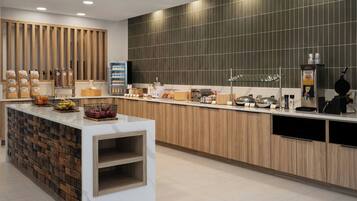 Petit déjeuner buffet compris tous les jours