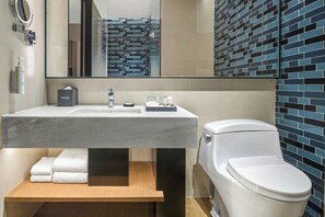 A modern bathroom with a marble sink, a toilet, and a mirror. - Fairfield By Marriott Yancheng Dafeng (Yancheng)