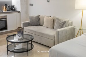 Room - Spacious Studio in Business Bay w Burj View (Dubai)
