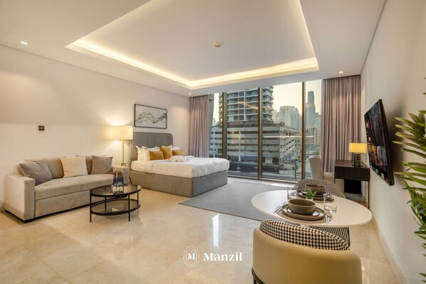 Room - Spacious Studio in Business Bay w Burj View (Dubai)