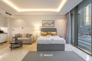 Room - Spacious Studio in Business Bay w Burj View (Dubai)