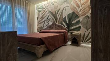 Laptop workspace, free WiFi