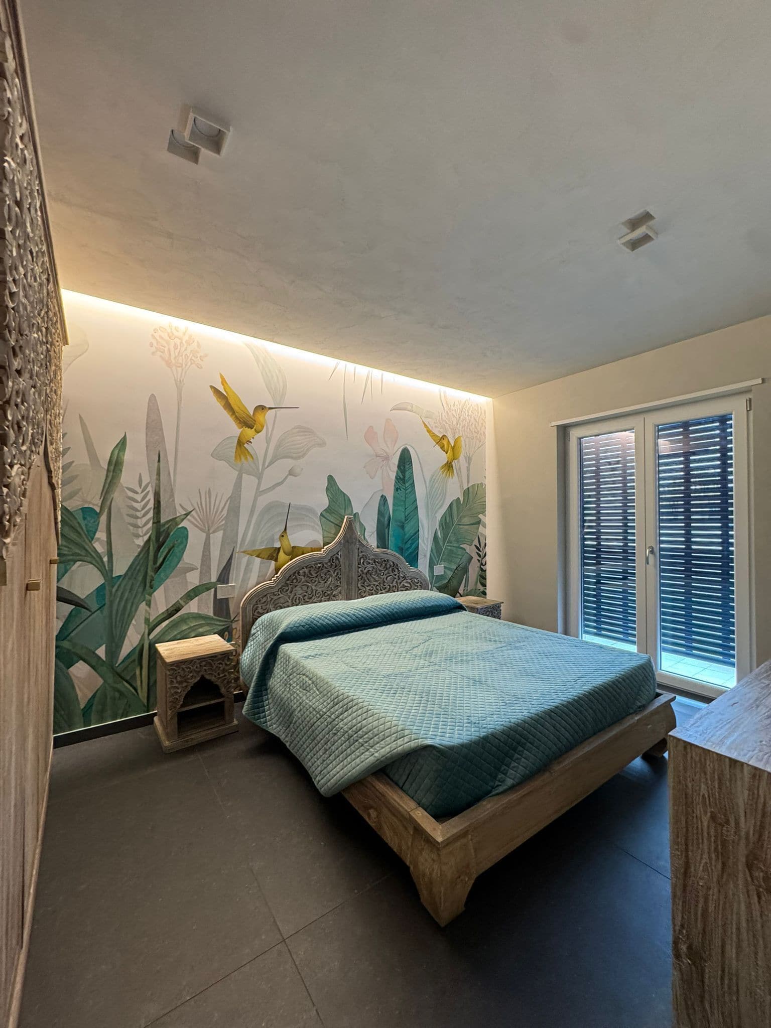 Laptopgeeigneter Arbeitsplatz, kostenloses WLAN