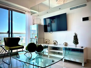 Appartamento Deluxe, balcone, vista città | Area soggiorno