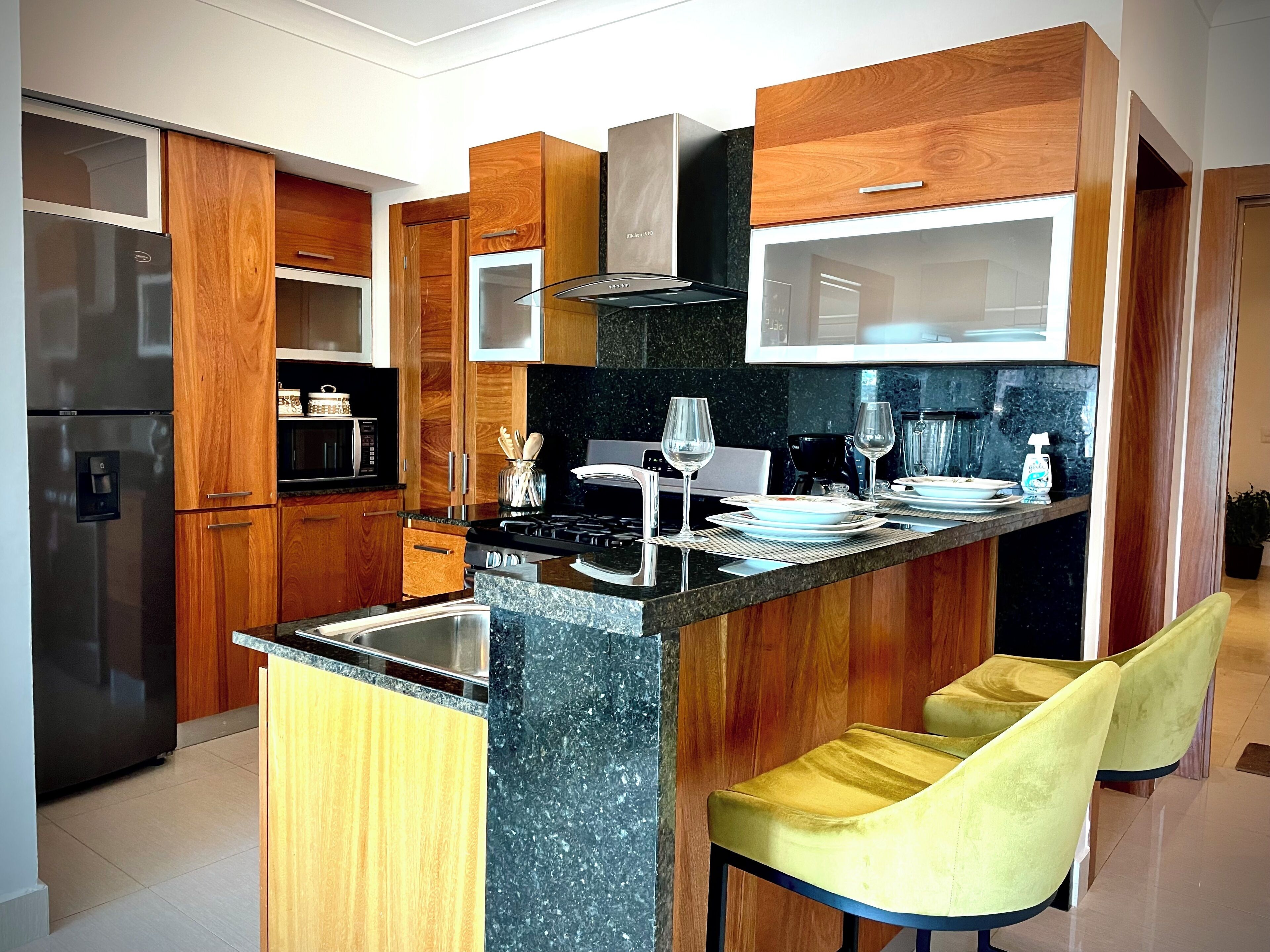 Deluxe Apartment, Balcony, City View | Private kitchen | Microwave, oven, stovetop, electric kettle