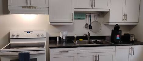 Mikroaaltouuni, uuni, liesi