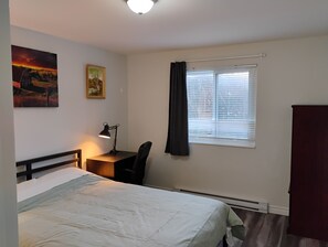 2 chambres, fer et planche à repasser, Wi-Fi, draps fournis