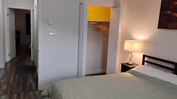 2 habitaciones, tabla de planchar con plancha, wifi y ropa de cama