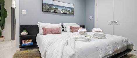 1 habitación, tabla de planchar con plancha, wifi y ropa de cama