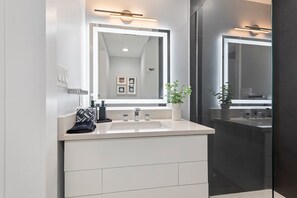 Shower, hair dryer, towels - Ammos Luxury Living-  Zakinthos Suite (Ventnor City)