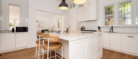 Réfrigérateur, four, plaque de cuisson, lave-vaisselle