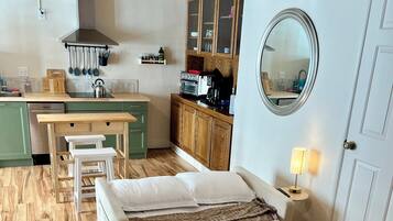 1 sovrum, skrivbord, strykjärn/strykbräda och gratis wi-fi