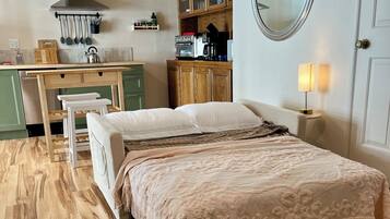 1 slaapkamer, een strijkplank/strijkijzer, internet, beddengoed