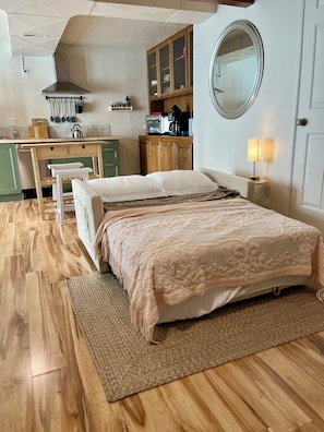 1 slaapkamer, een strijkplank/strijkijzer, internet, beddengoed