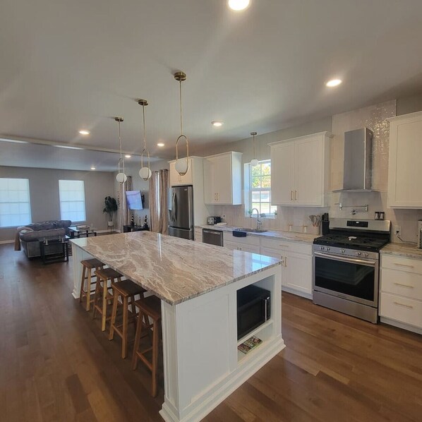 House | 4 bedrooms - Luxury Downtown Indy Spa Bath Coffee Bars (Indianapolis)