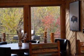 Dining - SkyFall Summit | Hot Tub | Pets (Blue Ridge)