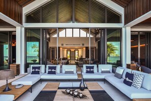 Villa - Oceans 8 Villa 6BR (Sandy Bay)