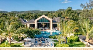 6 bedrooms - Oceans 8 Villa 6BR (Sandy Bay)