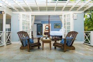 Villa | 9 bedrooms - Sundown on the Beach (Discovery Bay)