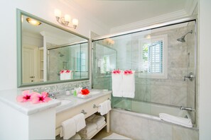 Villa | 9 bedrooms - Sundown on the Beach (Discovery Bay)