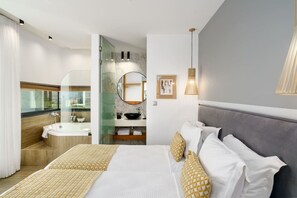 4 bedrooms, desk, iron/ironing board, travel crib