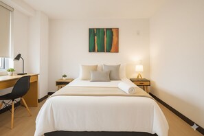 3 habitaciones, tabla de planchar con plancha, internet y ropa de cama