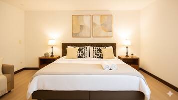 3 habitaciones, tabla de planchar con plancha y acceso a internet