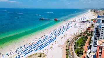 Liegestühle, Strandtücher