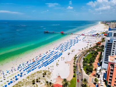 Oasis Dream • 2 Bedroom 2 Bath• Clearwater Condo •10 min to Beach • Heated Pool