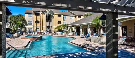 Piscine extérieure, piscine chauffée