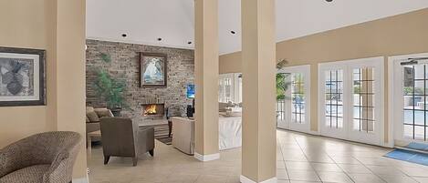 Älytelevisio, DVD-soitin, kirjoja