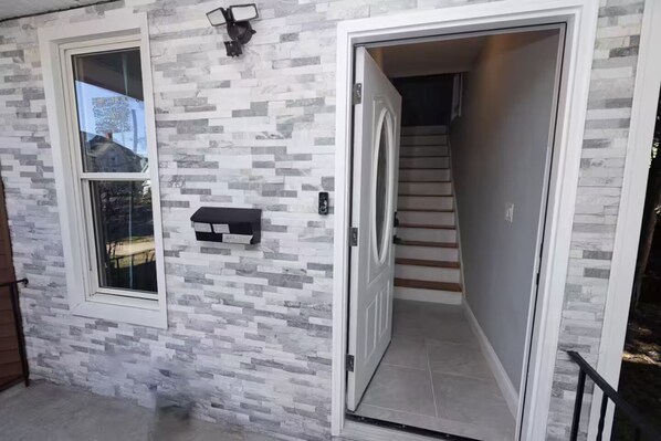 Interior - THE HAPPY PLACE - 4-bedroom, 1 Bathroom (Brockton)