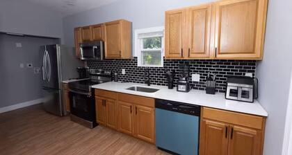 THE HAPPY PLACE - 4-bedroom, 1 Bathroom