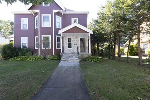 Exterior - THE HAPPY PLACE -  4-bedroom, 1 Bathroom (Brockton)