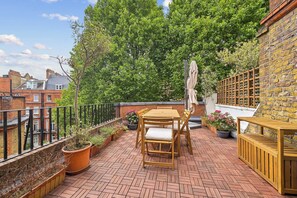 Outdoor dining - Superb 1-bedroom house with AC in Hendon (London)