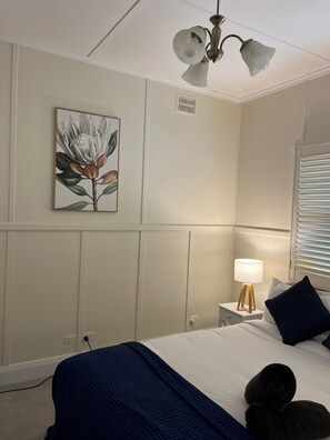 مكواة/لوح كي وواي فاي وملاءات أسرّة