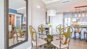 公寓客房, 2 張加大雙人床, 海灘景觀 (Ocean Club 1506) | 2 間臥室、獨特裝潢、布置獨特、床單