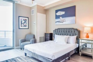 Apartment, 2 Queen-Betten, Poolzugang, Meerblick (Ocean Club 1506) | 2 Schlafzimmer, individuell dekoriert, individuell eingerichtet
