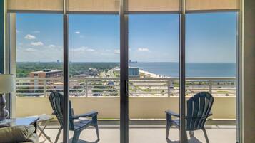 Condo, 2 Queen Beds, Pool Access, Ocean View (Ocean Club 1506) | Interior