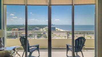 Condo, 2 Queen Beds, Pool Access, Ocean View (Ocean Club 1506) | Interior