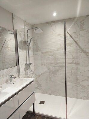 Dusch och toalettpapper