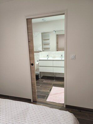 3 bedrooms, WiFi, bed sheets - Family cottage with spa. Peace and nature in Pévy (Pévy)