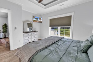 3 bedrooms, desk, iron/ironing board, free WiFi - Luxury Pondside Retreat (Murrells Inlet)