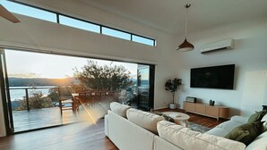 TV - Snapper Hideaway - Pet Friendly (Merimbula)