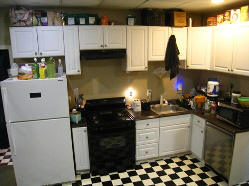 Spacious 1-bedroom apartment in house with fitness equipment in Fayetteville