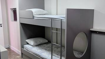 Cortinas blackout, tabla de planchar con plancha y wifi gratis