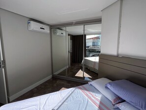 Apartemen | Tirai kedap cahaya, setrika/meja setrika, dan Wi-Fi gratis