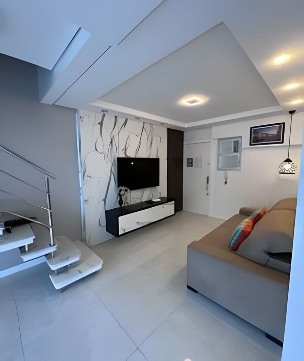 Apartemen | Area keluarga | TV layar datar